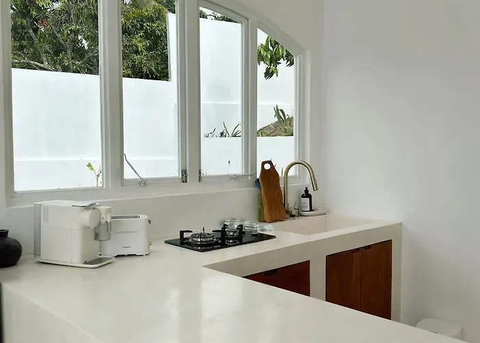 فيلة The Glassvillas Temukus